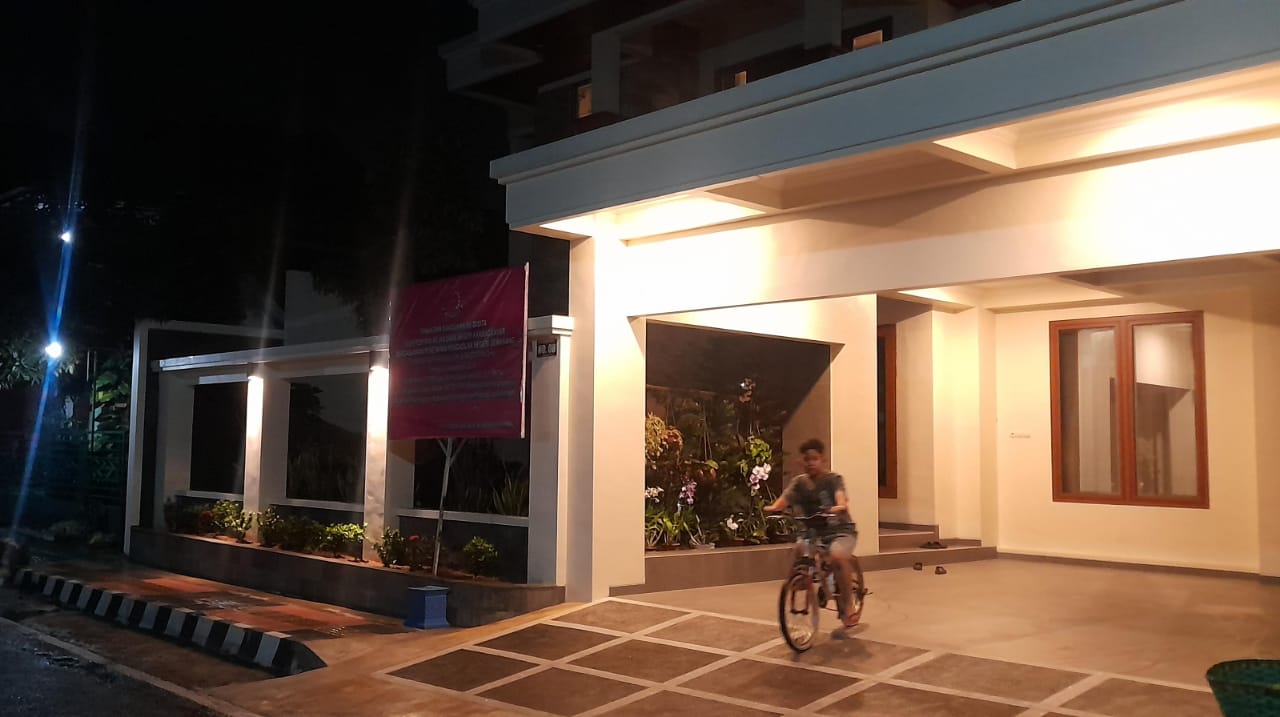 Rumah mewah diduga milik tersangka korupsi BUMDes Berjo Agung Sutrisno yang disita Kejari Karanganyar. (Rudi Hartono/Radar Solo)