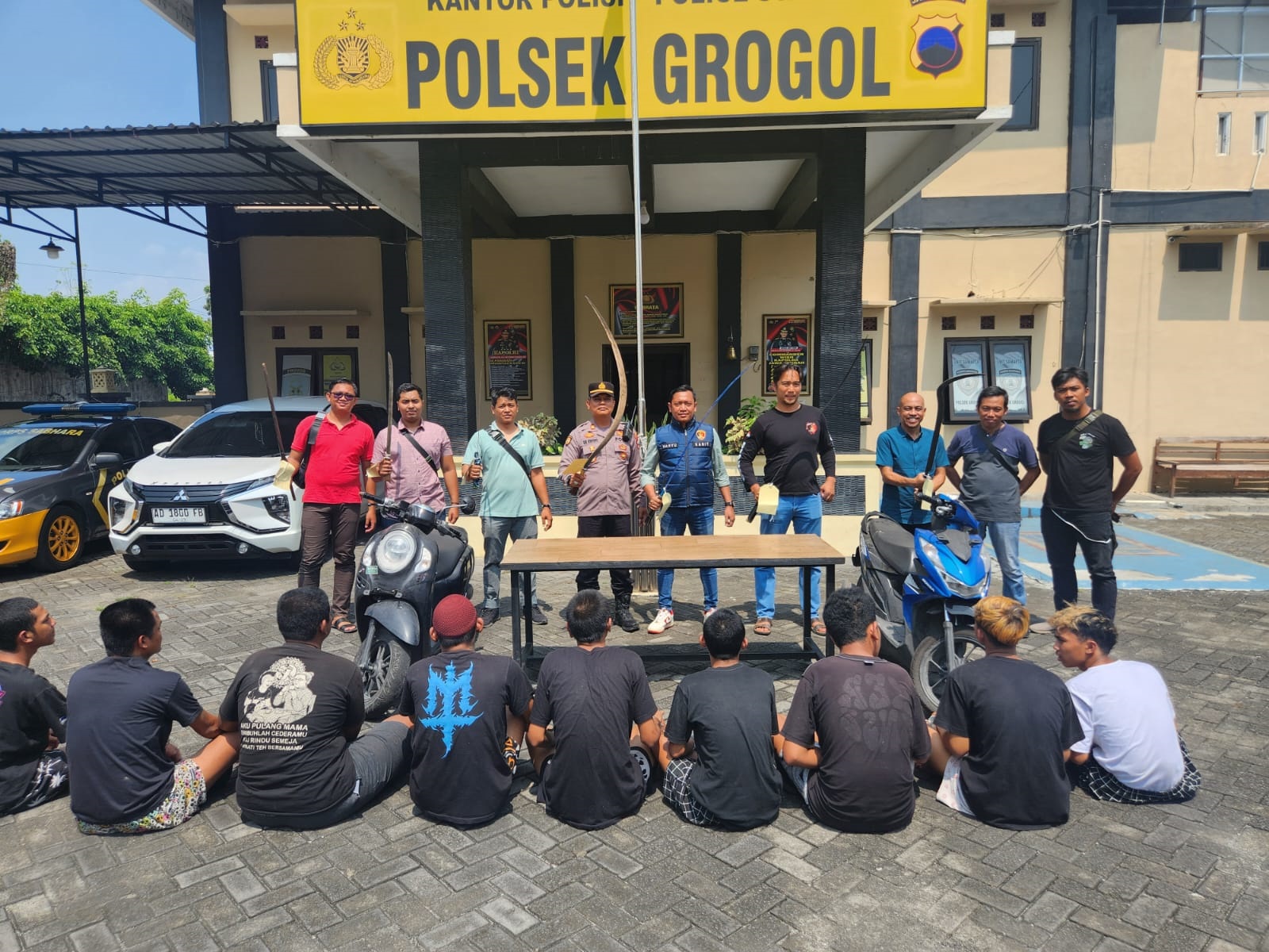 Polres Grogol mengamankan anggota geng yang melakukan klitih.