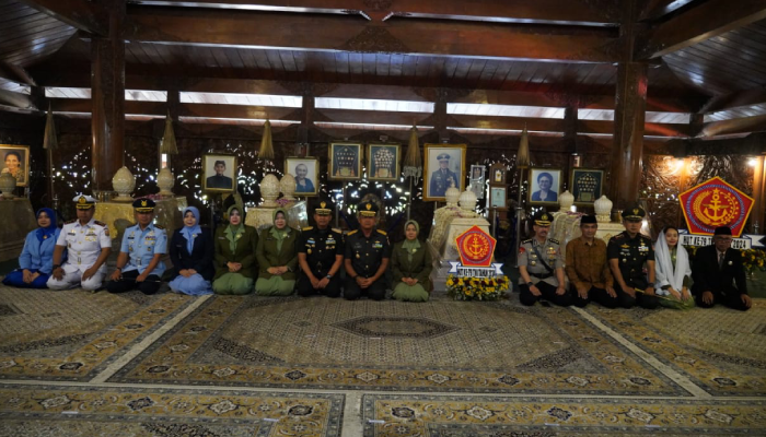 Kodam IV/Diponegoro gelar ziarah ke Makam Presiden ke-2 RI, Soeharto di Astana Giribangun, Matesih, Karanganyar, Sabtu (28/9).