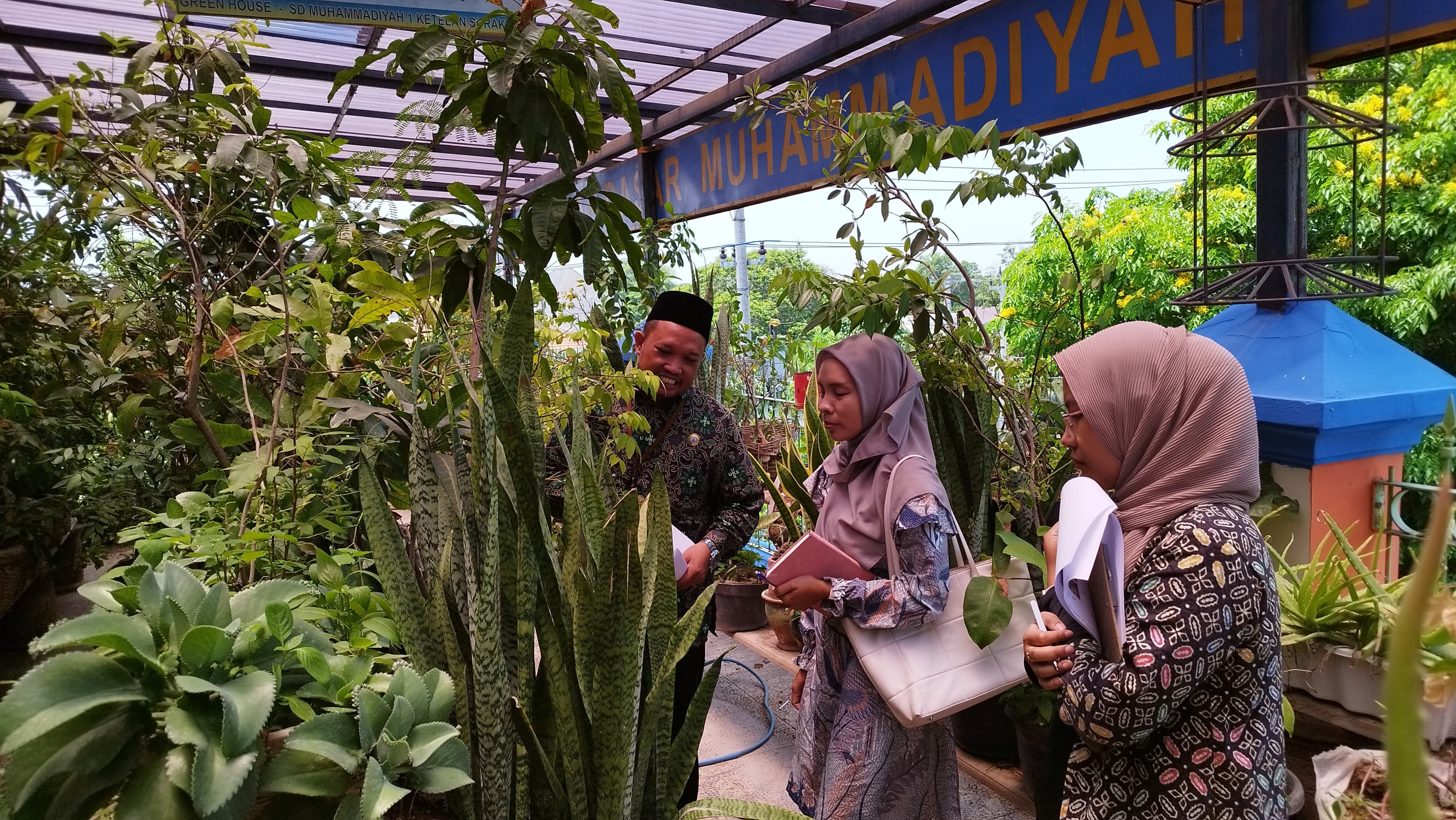 SD Muhammadiyah 1 Solo Terima Visitasi UNS Eco-Friendly School Award 2024.