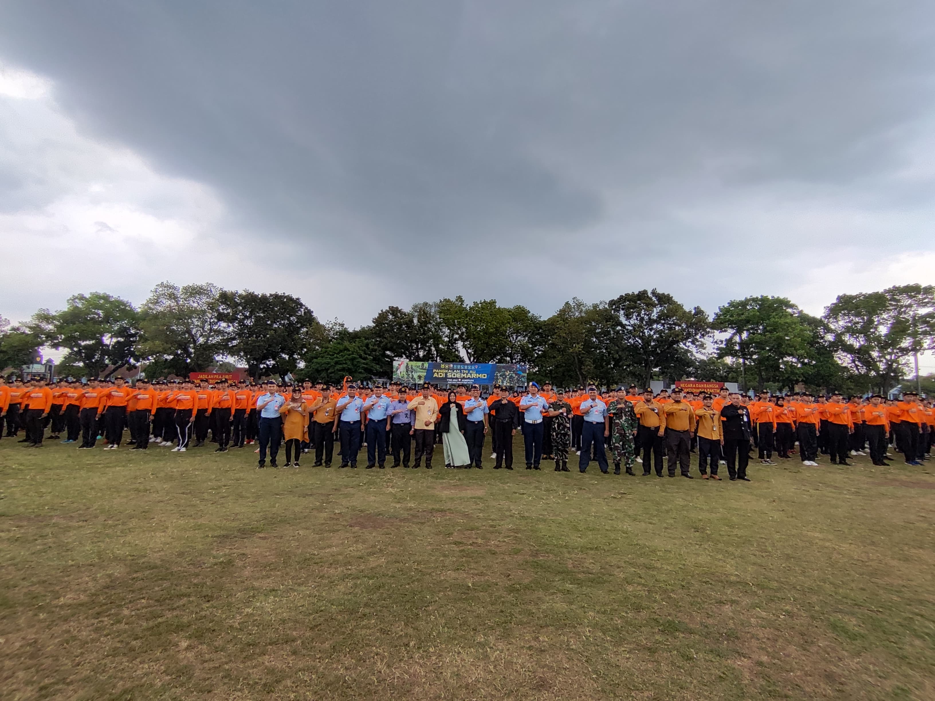PKKMB UTP Surakarta dilanjutkan dengan pelatihan karakter dan bela negara di Lanud Adi Soemarmo pada 24-25 September 2024.