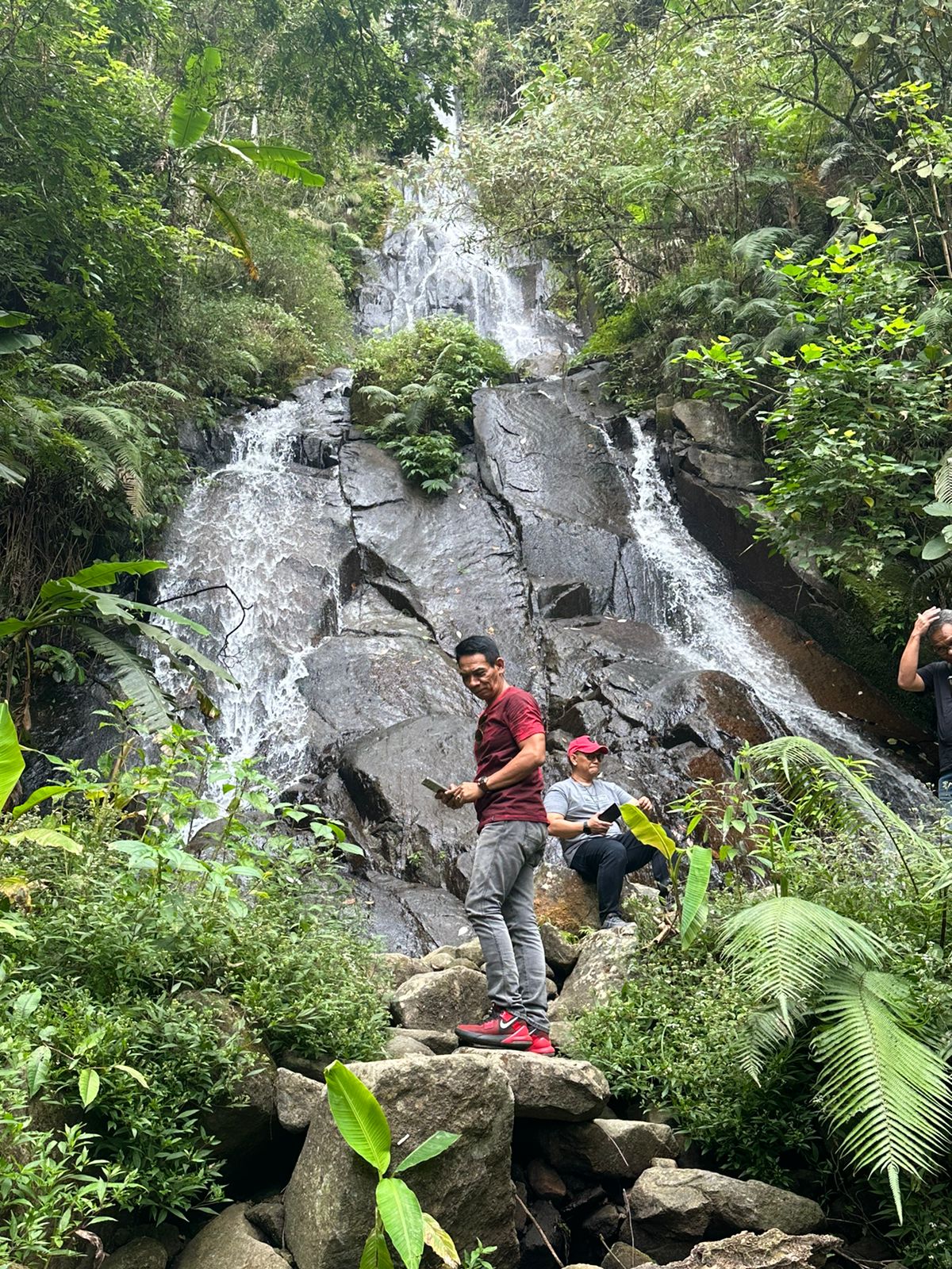 Di Lembah Girimanik terdapat 3 air terjun di lembah-lembah di antara lereng perbukitannya.