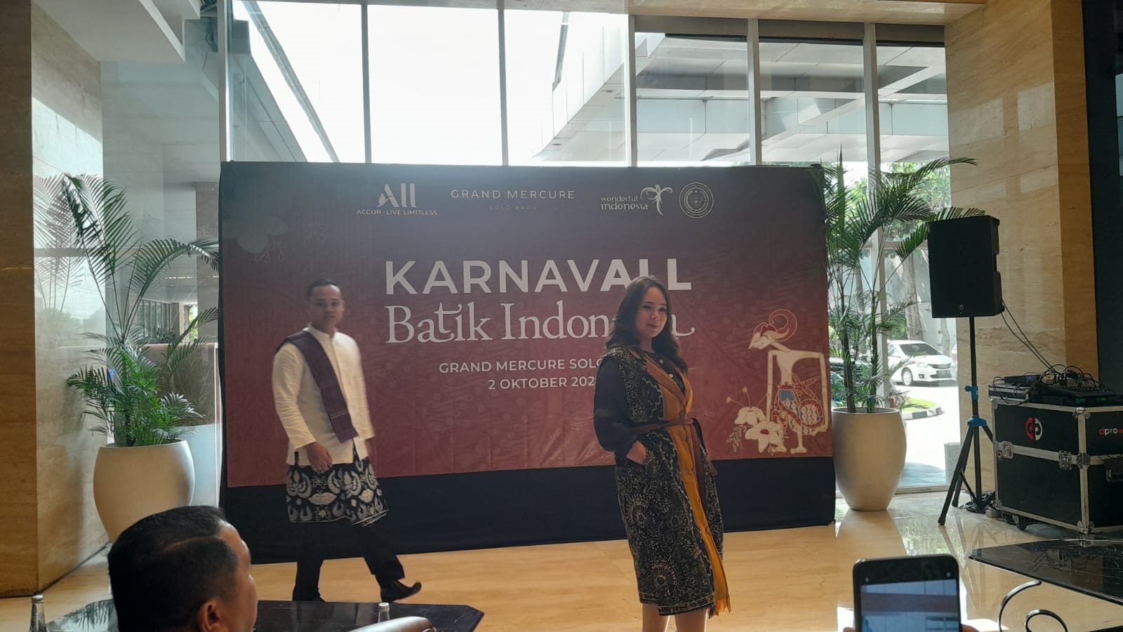 Karnavall Batik Indonesia yang digelar di Grand Mercure Solo Baru.