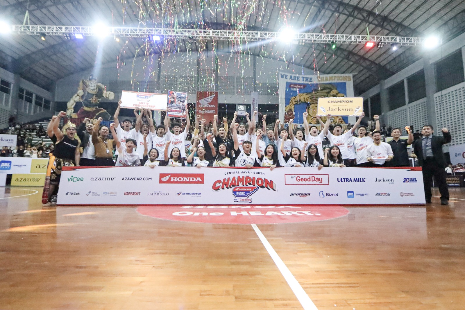 Tim basket putra SMA Warga Surakarta memastikan diri jadi juara Honda DBL with Kopi Good Day 2024 Central Java-South di Sritex Arena (3/10).