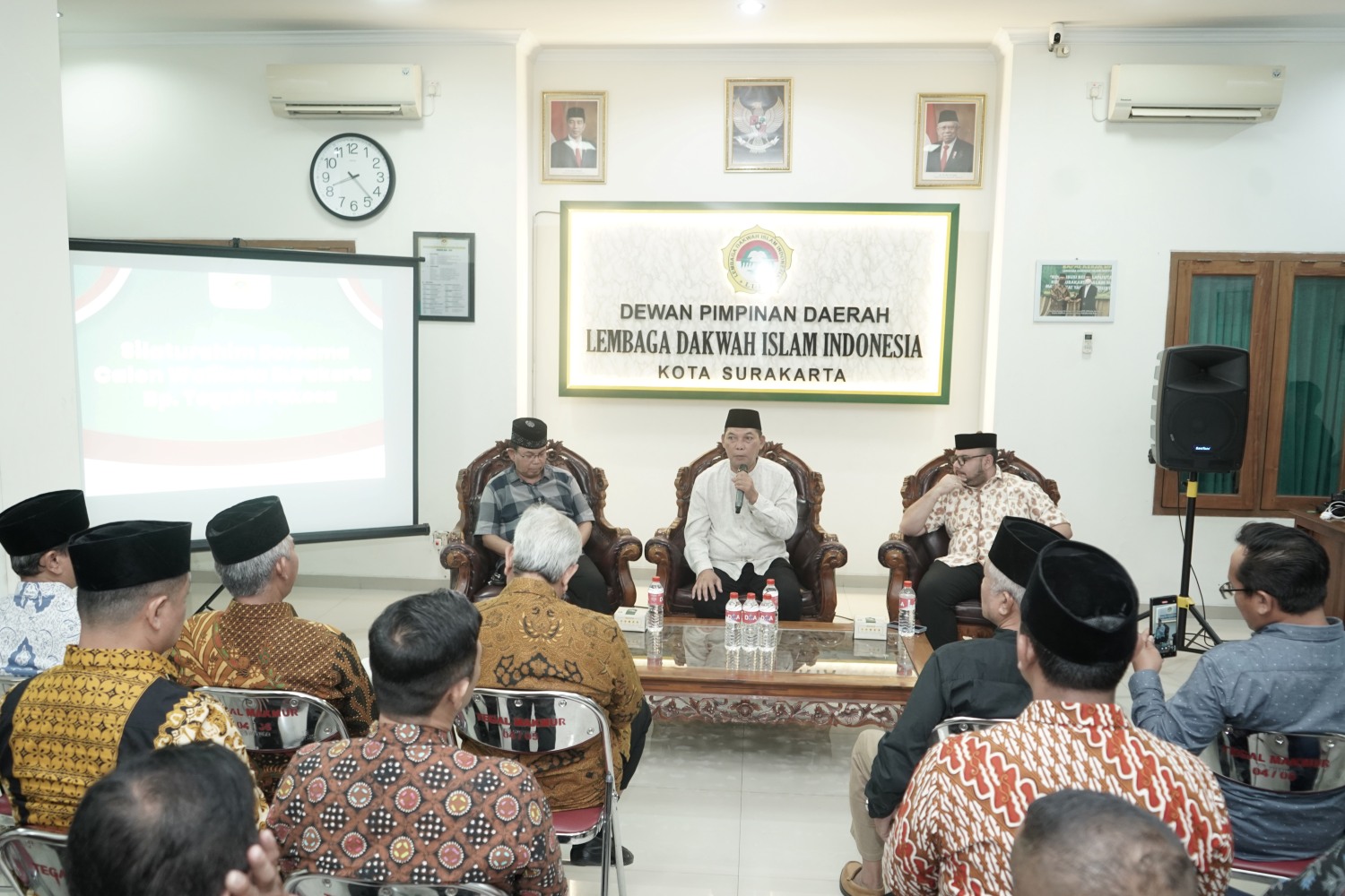 Calon wali kota Teguh Prakosa saat mengunjungi kantor DPD Lembaga Dakwah Islam Indonesia (LDII) Kota Surakarta, Kamis (4/10/2024).