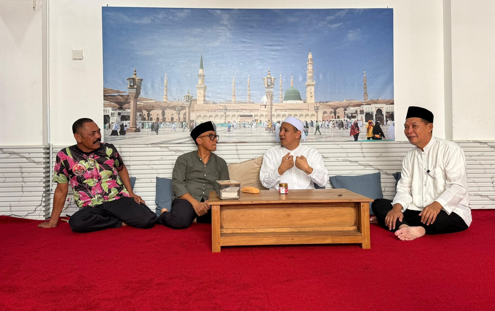 Teguh Prakosa bersama Bambang Nugroho dan F.X Hadi Rudyatmo saat bersilaturahmi dengan Habib Novel bin Muhammad Alaydrus, Jumat (4/10/2024).