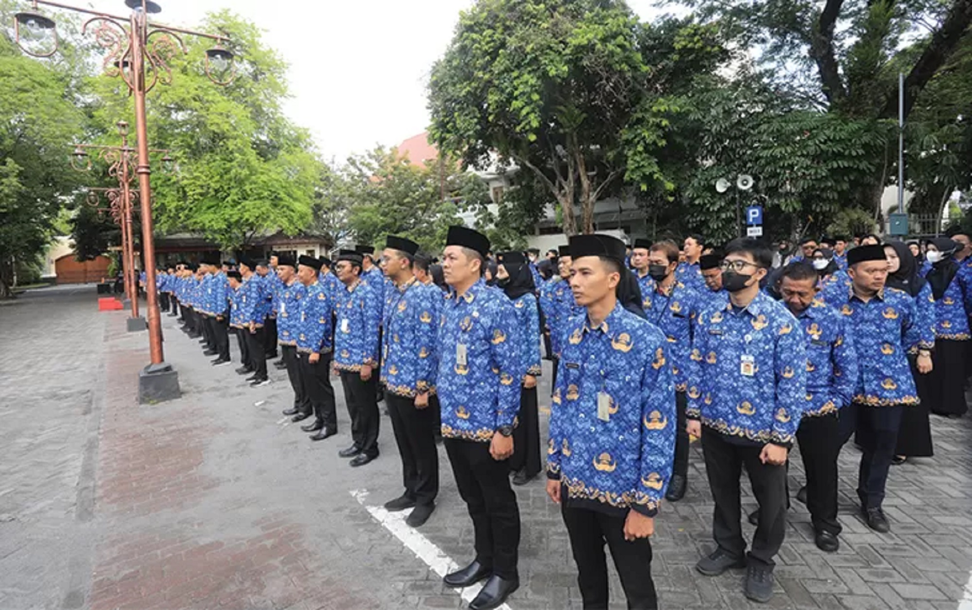 Ilustrasi ASN Pemkot Solo ikuti upacara di balai kota. (M Ihsan/Radar Solo)