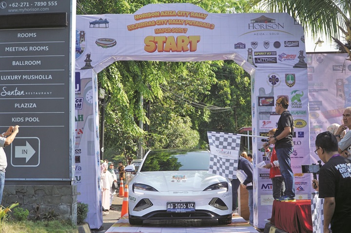 Hotel Horison Aziza Solo menggelar Kejuaraan Nasional (Kejurnas) City Rally Serie 2 dan Car Meet Up, Minggu (6/10).
