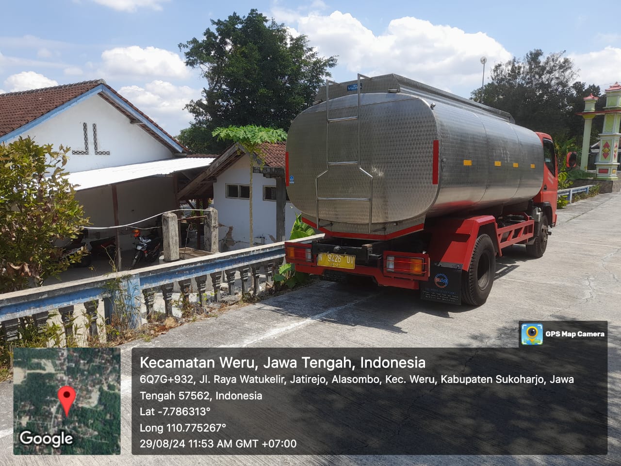 Bantuan air bersih dari BPBS Kabupaten Sukoharjo dengan sasaran Kecamatan Weru.