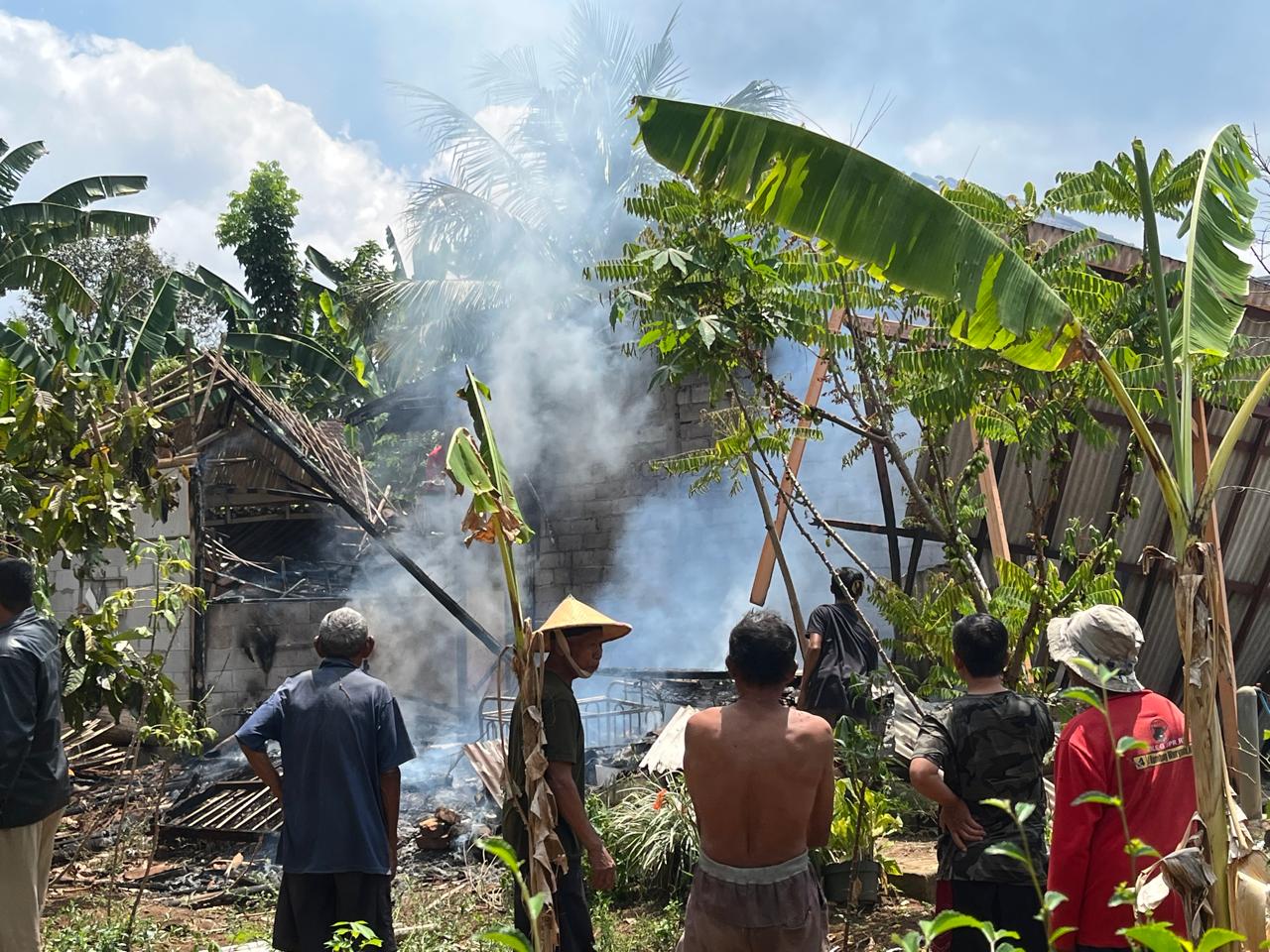 Kebakaran di Dusun Kandenan RT 03 RW 04 Desa Jatipurwo, Kecamatan Jatipurno, Selasa (8/10/2024).