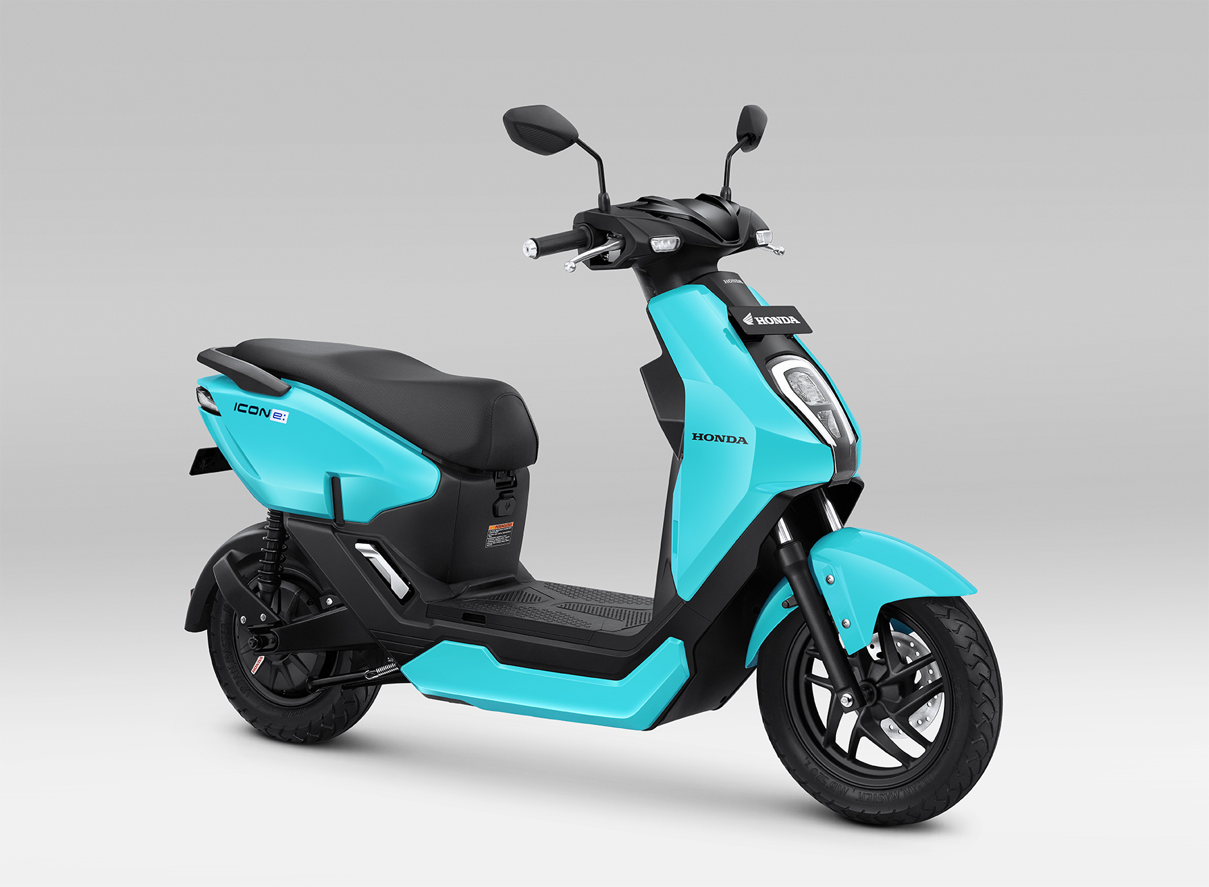 Honda ICON e: dirancang dengan bodi ringan dan ergonomis. Motor ini cocok untuk penggunaan harian di jalan raya.