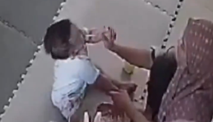 Video rekaman CCTV di Daycare Medan tunjukkan aksi kekerasan anak.