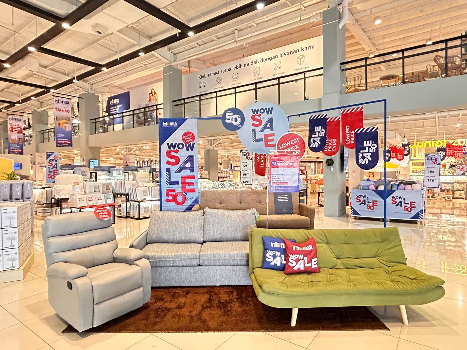 Dalam WOW SALE ini, para pelanggan dapat memanfaatkan diskon istimewa hingga 50% untuk berbagai sofa dalam pilihan jenis, ukuran, warna dan gaya yang berbeda.