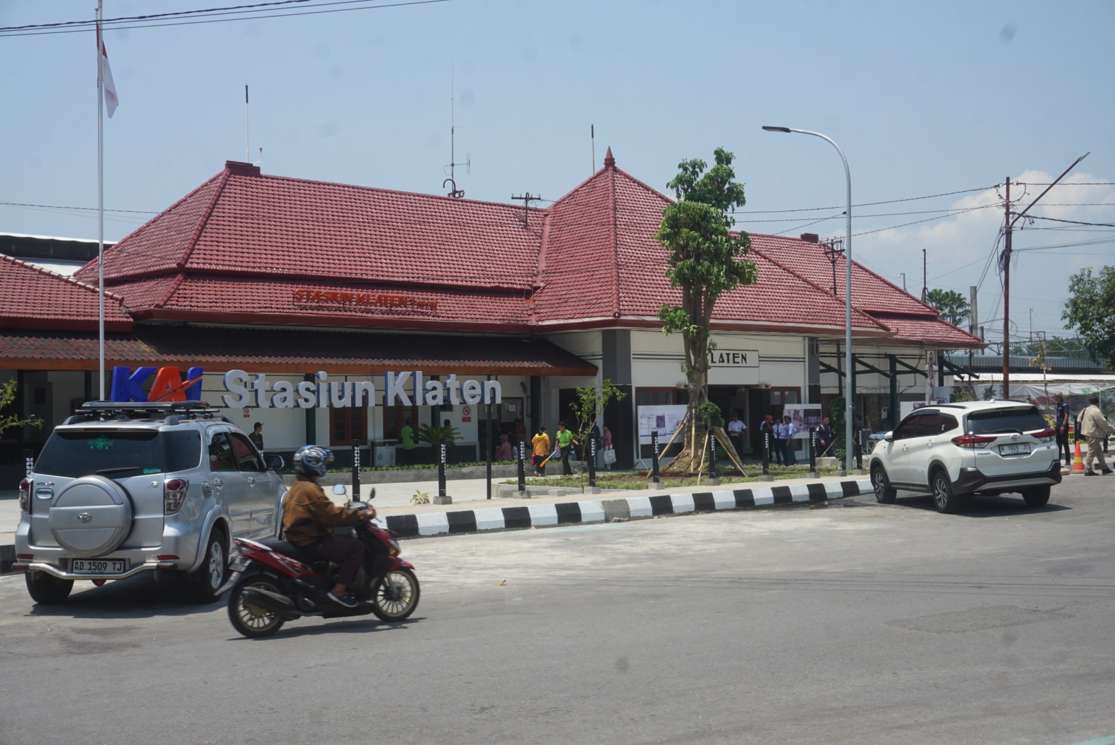 Wajah baru stasiun Klaten usai direvitalisasi. (Angga Purenda/Radar Solo)