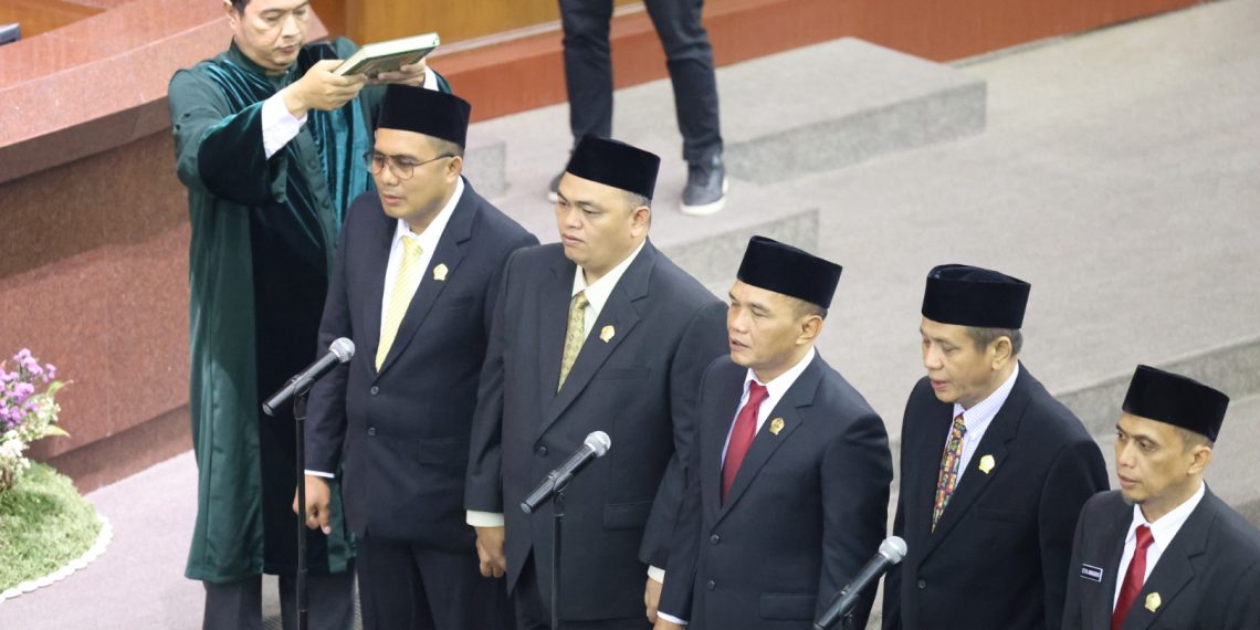 Pimpinan DPRD Jawa Tengah masa jabatan 2024-2029 saat pengucapan sumpah, Selasa (15/10/2024). (Setyo Herlambang/Sekretariat DPRD Jawa Tengah)