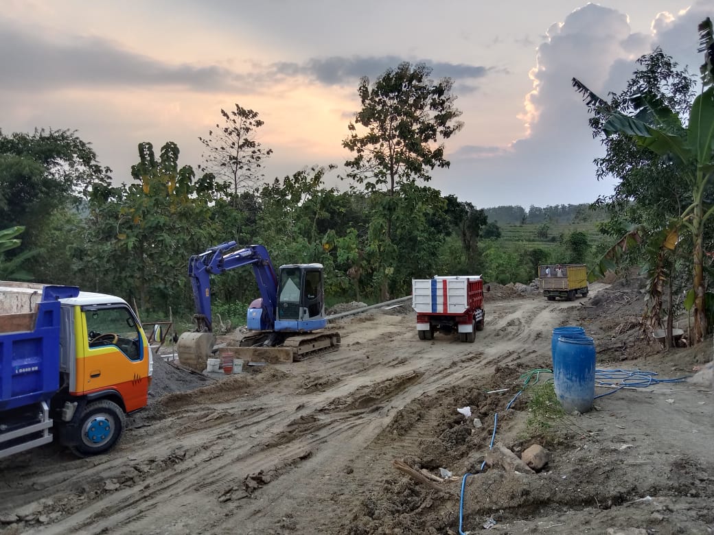 Salah satu ruas jalan di Kabupaten Sragen yang perlu perbaikan. (Ahmad Khairudin/Radar Solo)