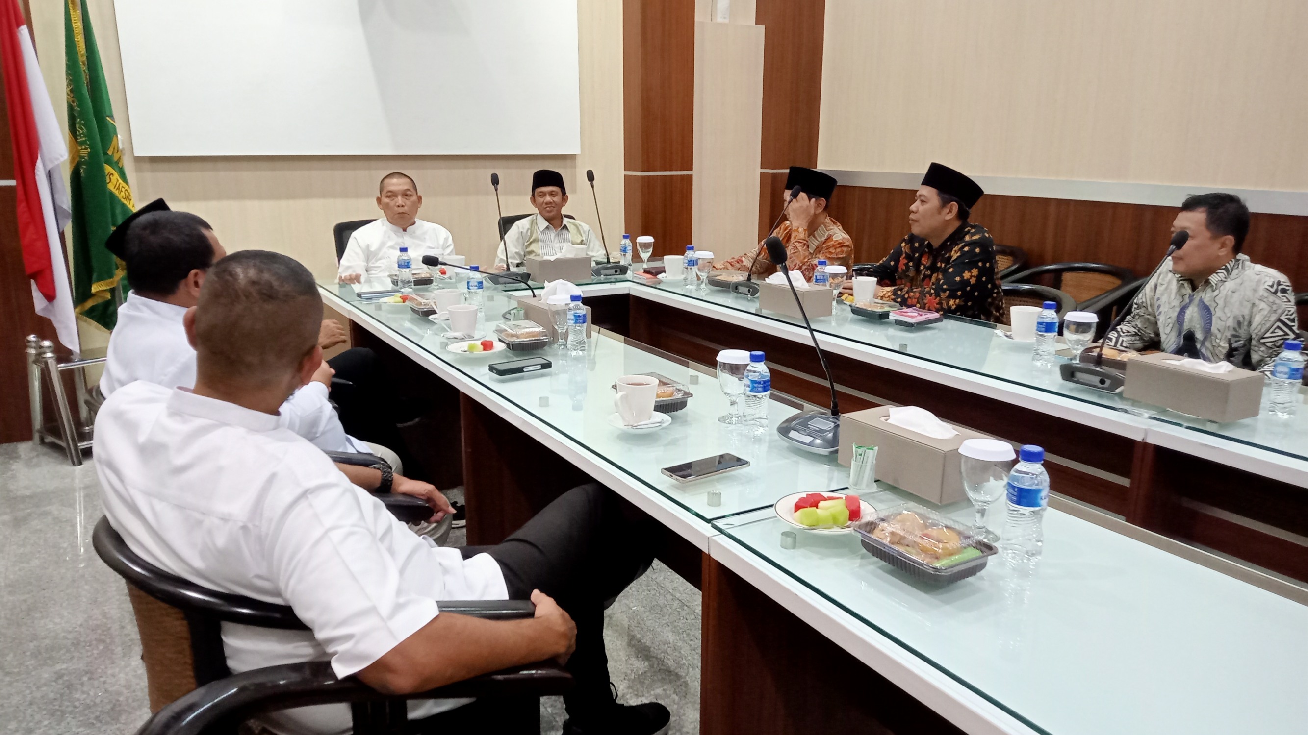 Paslon 01 Teguh Prakosa dan Bambang Nugroho bersilaturahmi dengan pimpinan MTA Pusat, Kamis (17/10/2024).