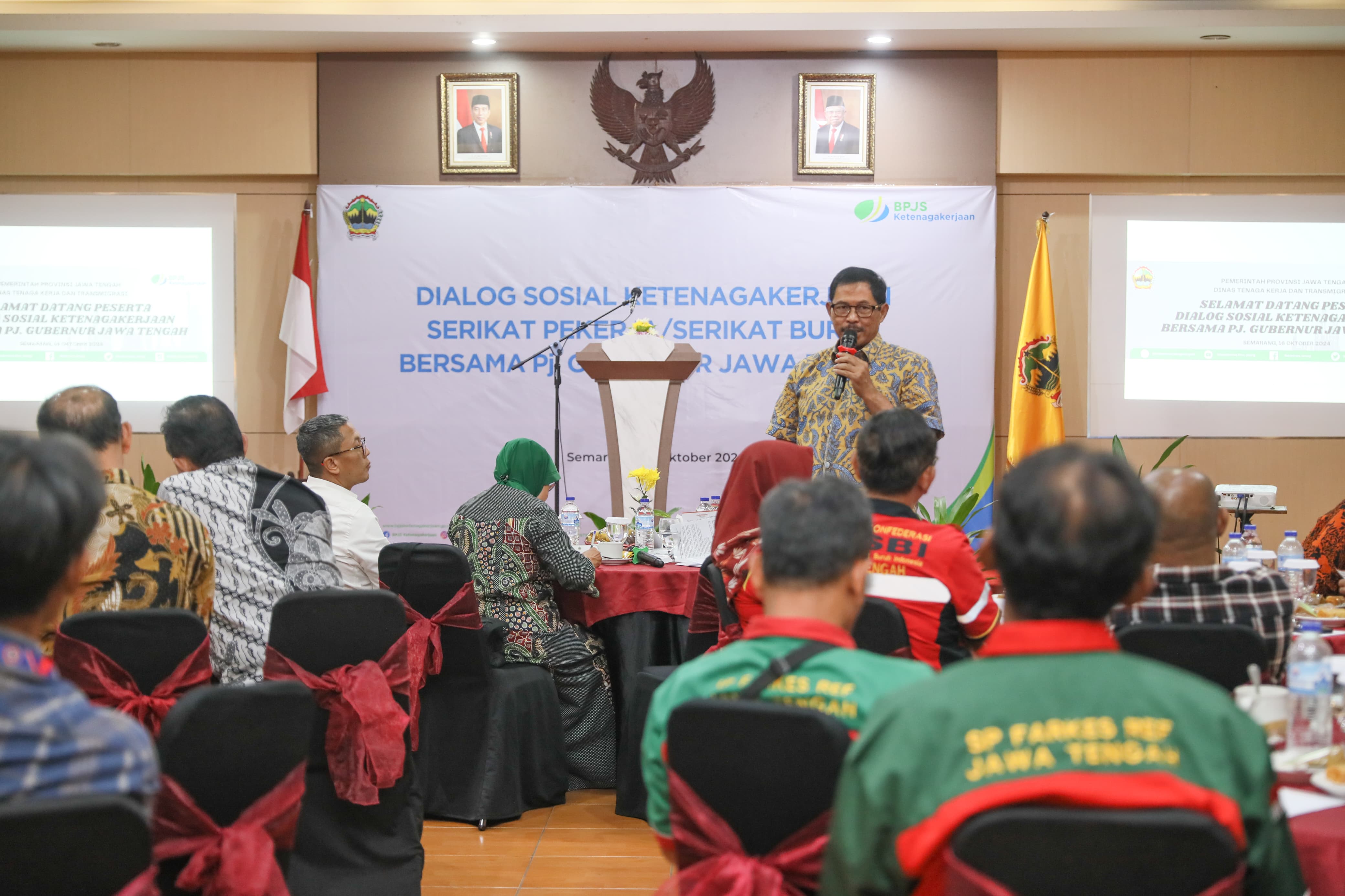 Pj Gubernur Jateng menggelar dialog dengan perwakilan buruh, serikat pekerja, dan pengusaha di Front One HK Resort, Kota Semarang, Rabu (16/10/2024) malam.