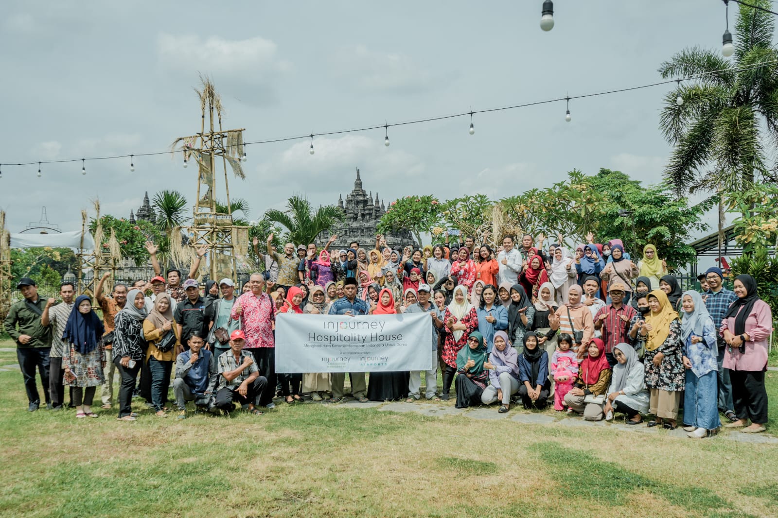 peserta yang terdiri dari pedagang dan Peserta pelatihan yang terdiri dari pelaku wisata di kawasan Taman Wisata Candi Prambanan, pelaku UMKM, dan perangkat desa.