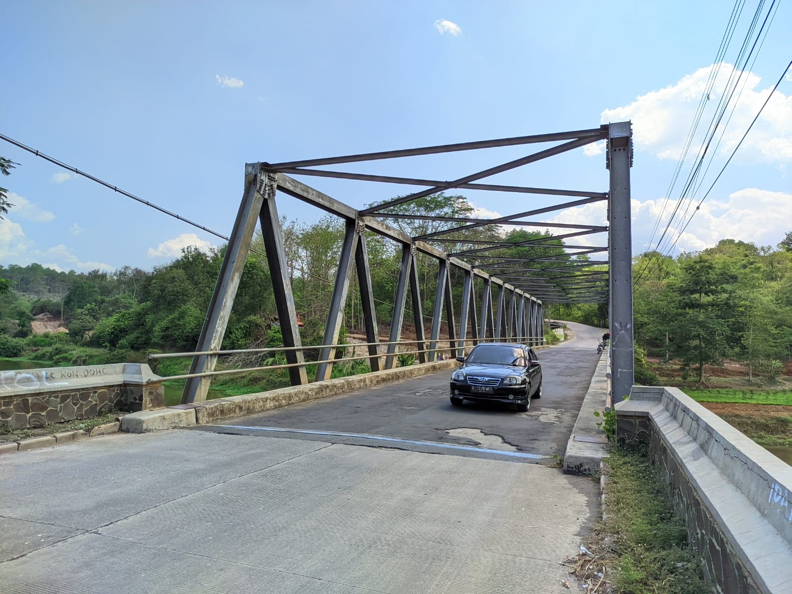 Penampakan Jembatan Timang di Kecamatan Wonokerto, Wonogiri yang diselimuti cerita misteri.