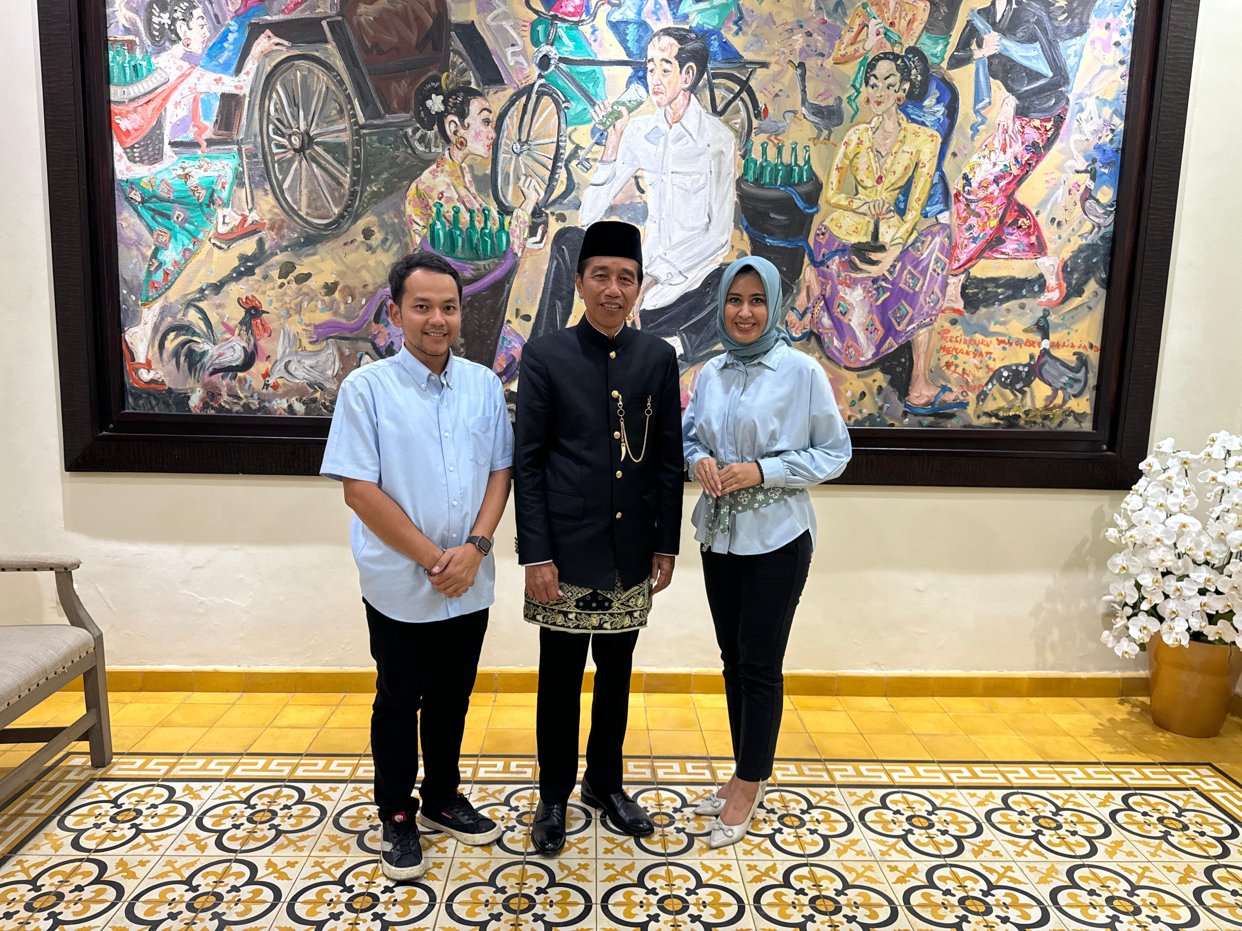 Paslon Walikota-Wakil Walikota Solo Respati Ardi-Astrid Widayani bertemu Jokowi di kediaman pribadinya, Kelurahan Sumber, Banjarsari, Solo, Minggu (20/10/2024).