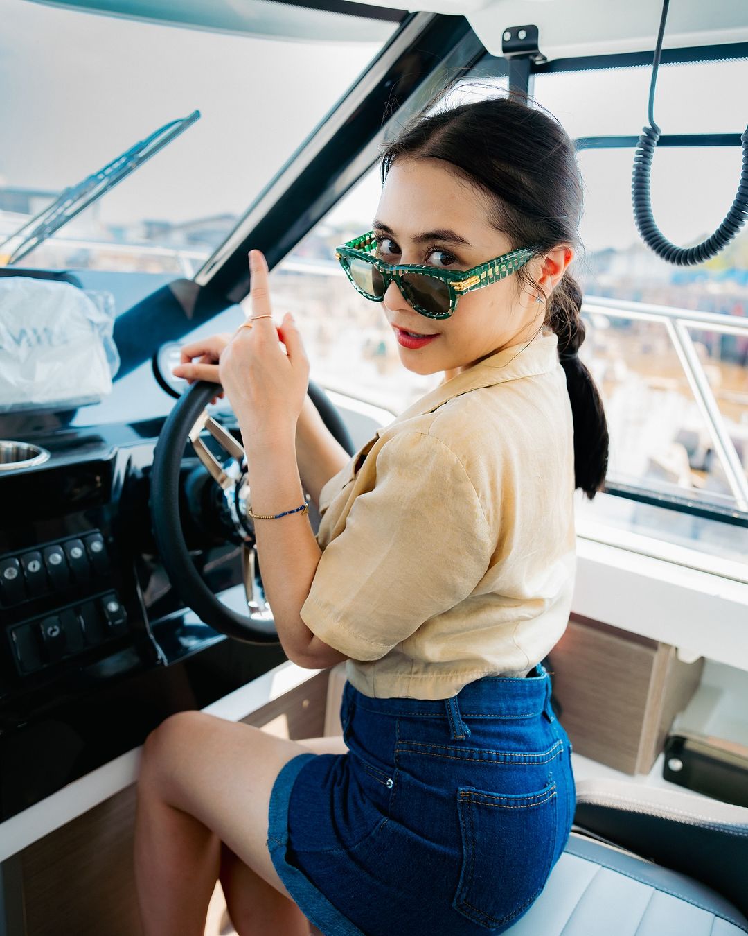 Prilly Latuconsina pamerkan beli Yacht di momen ulang tahunnya.