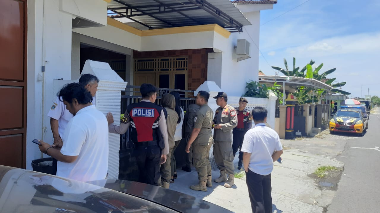 Satpol PP dan Damkar Klaten saat patroli penertiban kos-kosan di Klaten Tengah, beberapa waktu lalu. (Dokumentasi Satpol PP dan Damkar Klaten)