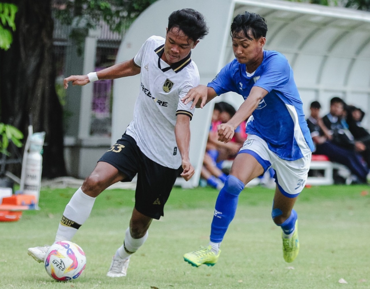 Pertandingan Persis Solo melawan PSIS Semarang di ajang EPA Liga 1 2024/2025.