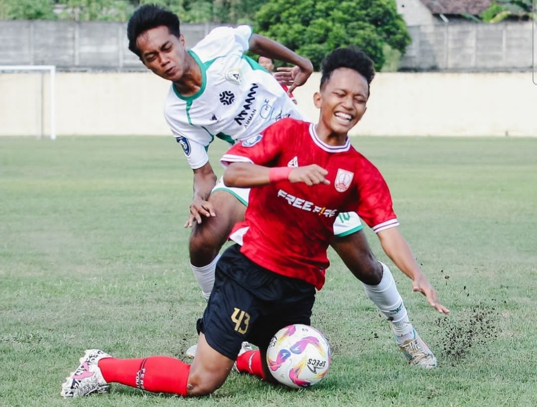 Pertandingan Persis Solo youth melawan PSS Sleman Developmen di ajang EPA Liga 1 2024/2025.