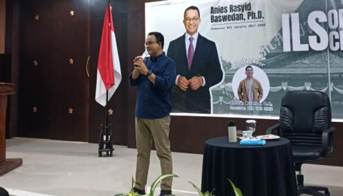 Anies Baswedan hadir sebagai pembicara dalam salah satu program diskusi terbuka untuk Intellectual Leadership School (ILS) yang merupakan bagian dari Badan Eksekutif Mahasiswa (BEM) UNS.