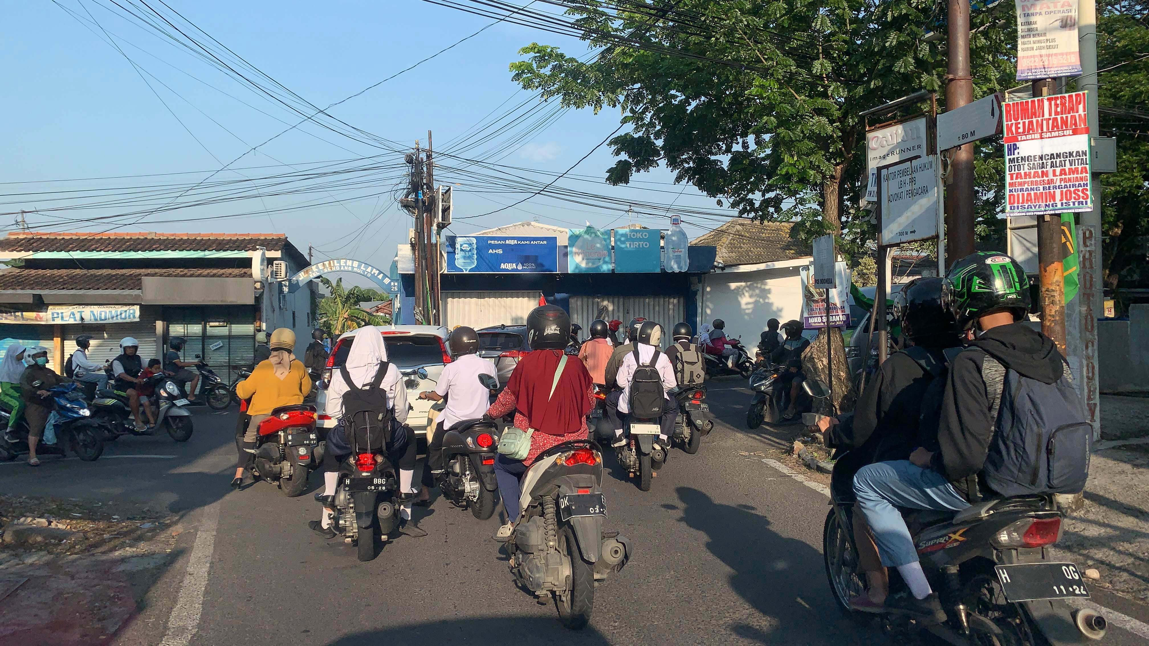 Perilaku yang kerap terjadi saat menghadapi persimpangan