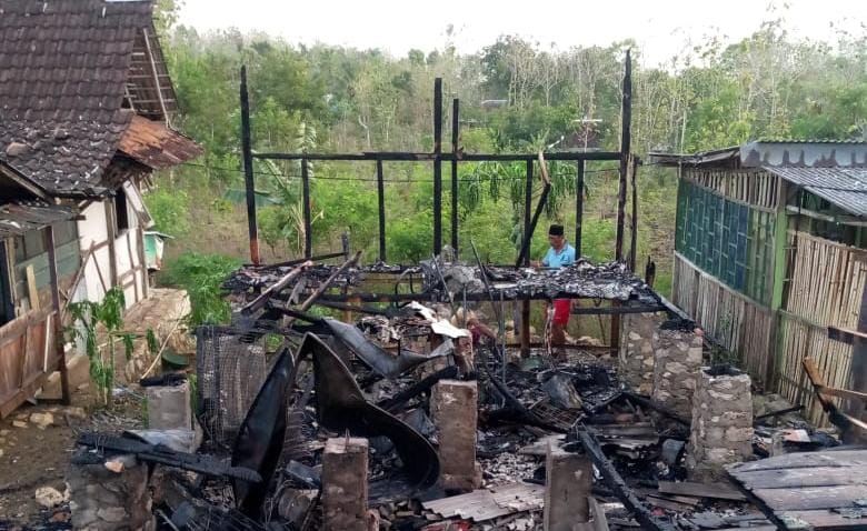 Warung makan di Desa Suci, Pracimantoro, Wonogiri terbakar, Minggu (27/10/2024).
