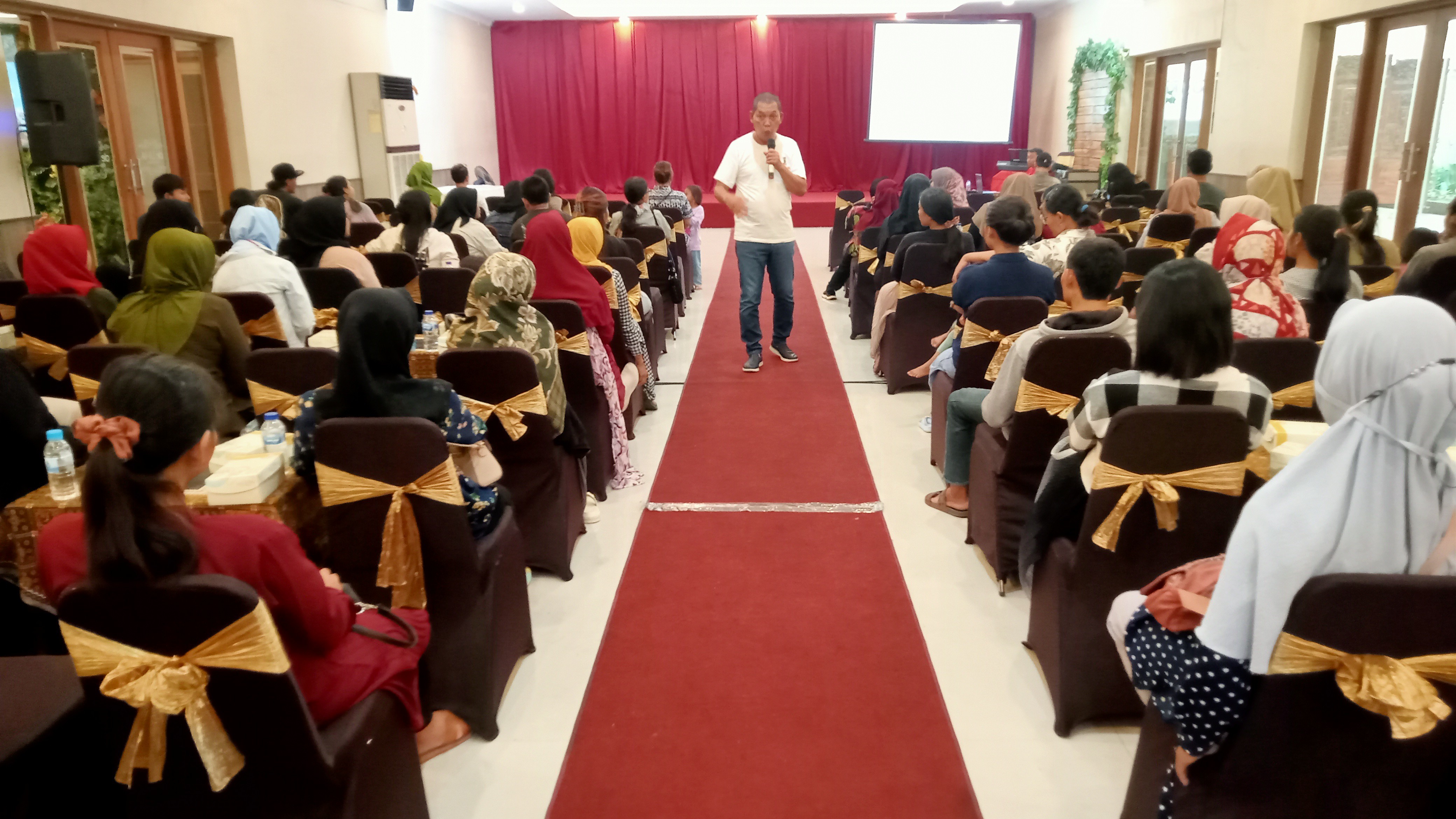 Calon Walikota Teguh Prakosa saat bersilaturahmi dengan ratusan Ibu Hamil di DeLima Resto, Senin (28/10/2024).