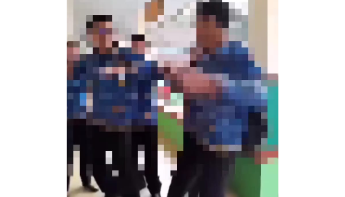 Potongan video viral dua guru di Temanggung yang berkelahi.