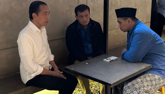 Potret pertemuan Jokowi dengan pasangan Gubernur-Wakil Gubernur Jateng Ahmad Luthfi-Taj Yasin Maimoen.