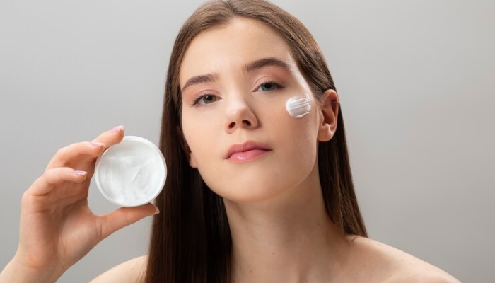 Penggunaan skincare.