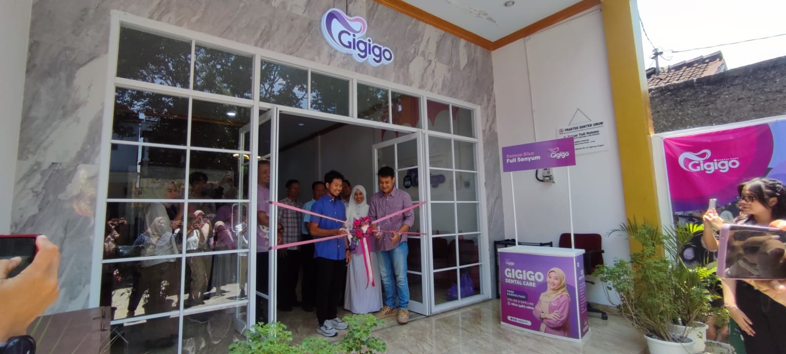 Gigigo Dental Care, buka cabang ke-6 di Jalan Perintis Kemerdekaan No. 35, Kelurahan Nglorog, Kecamatan Sragen, Rabu (30/10/2024).