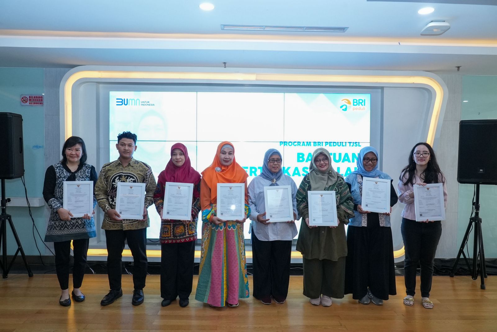 BRI mengadakan pelatihan dan pendampingan sertifikasi halal bagi pelaku UMKM.