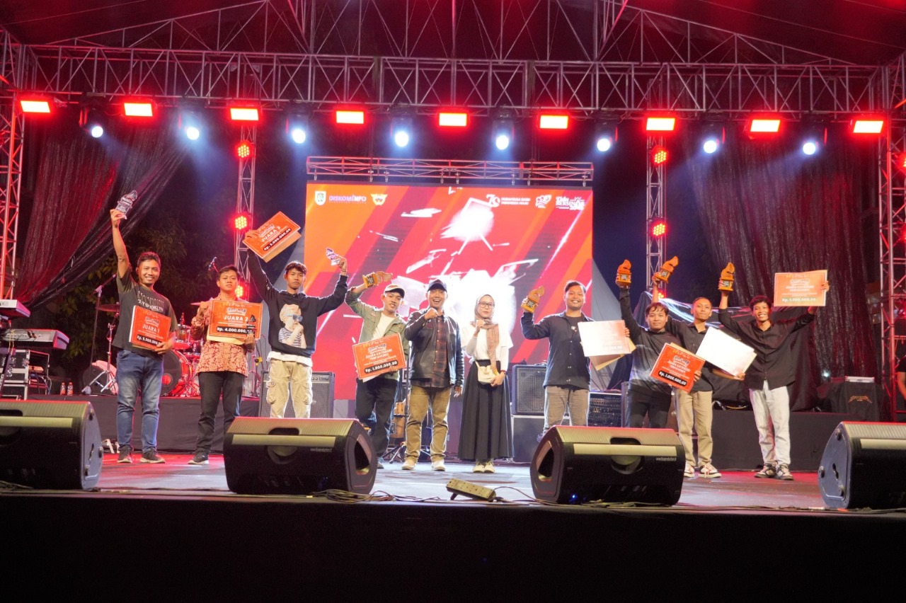 Para pemenang lomba jingle gempur rokok ilegal.