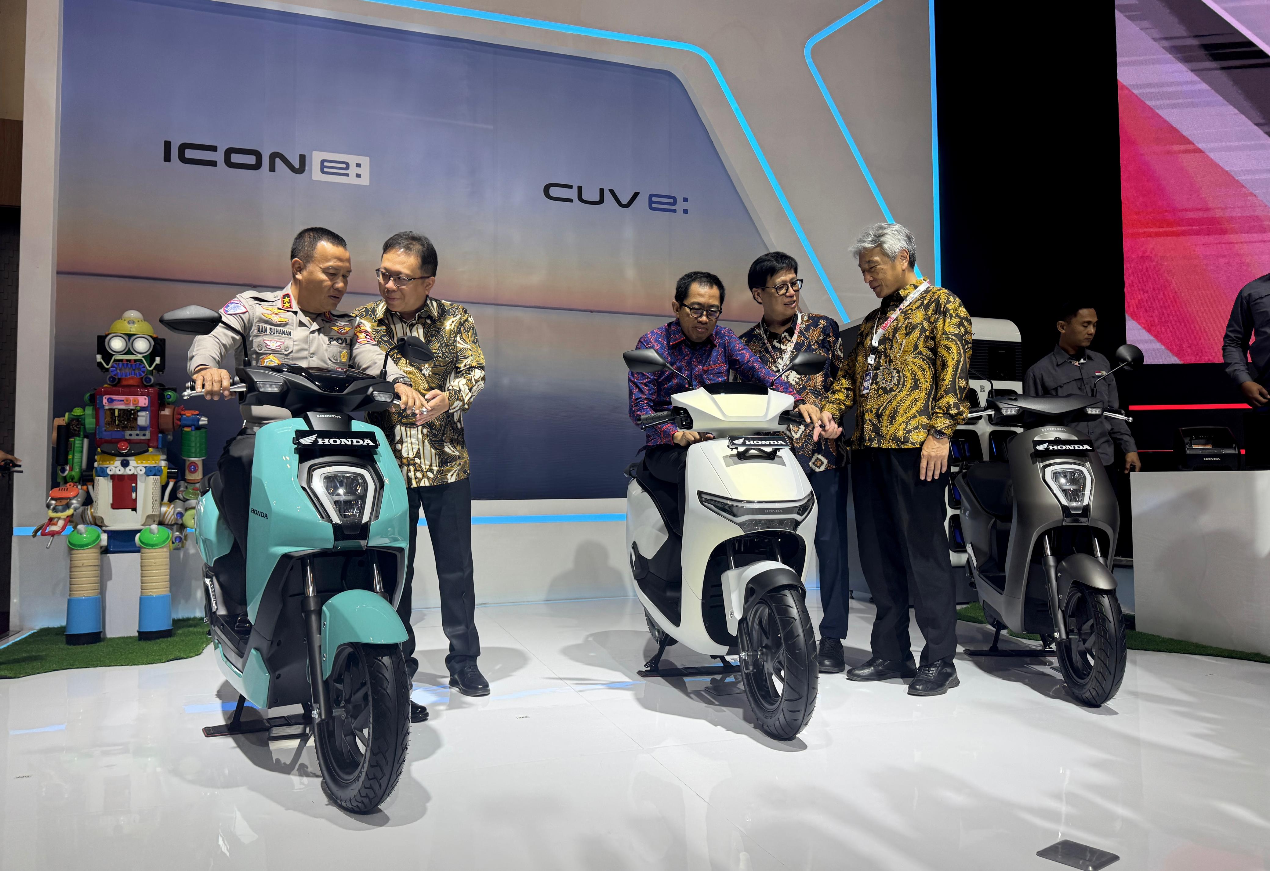 Kehadiran AHM di IMOS 2024 mencerminkan gaya hidup dan impian penggemar otomotif roda dua di Indonesia, dengan semangat elektrifikasi.