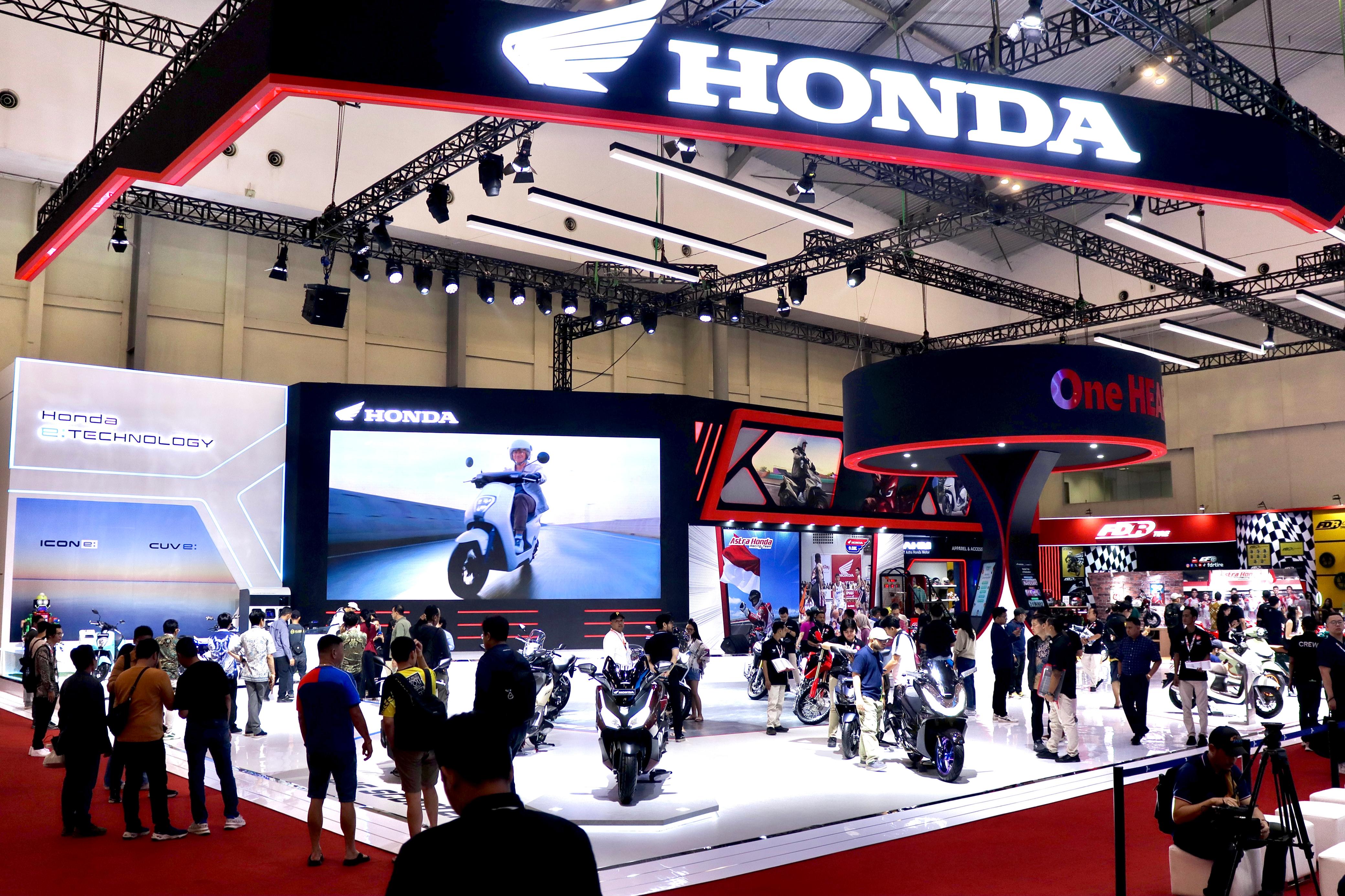 Pada zona sepeda motor listrik, AHM menampilkan Honda ICON e: dan Honda CUV e:, dua model terbaru yang diluncurkan pada awal Oktober.
