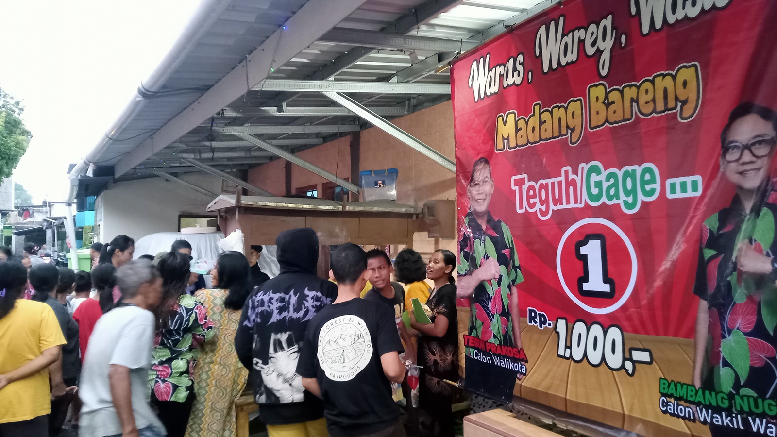 Program Wedangan harga Rp 1000 di Kampung Kentingan RT 03/RW 36 langsung digeruduk warga, Jumat (1/11/2024).