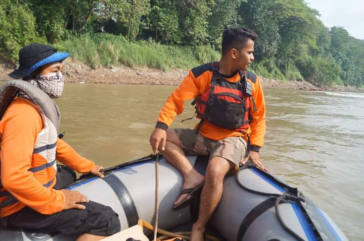 Anjang Pratama selain bekerja di Museum Keris juga menjadi relawan bencana.