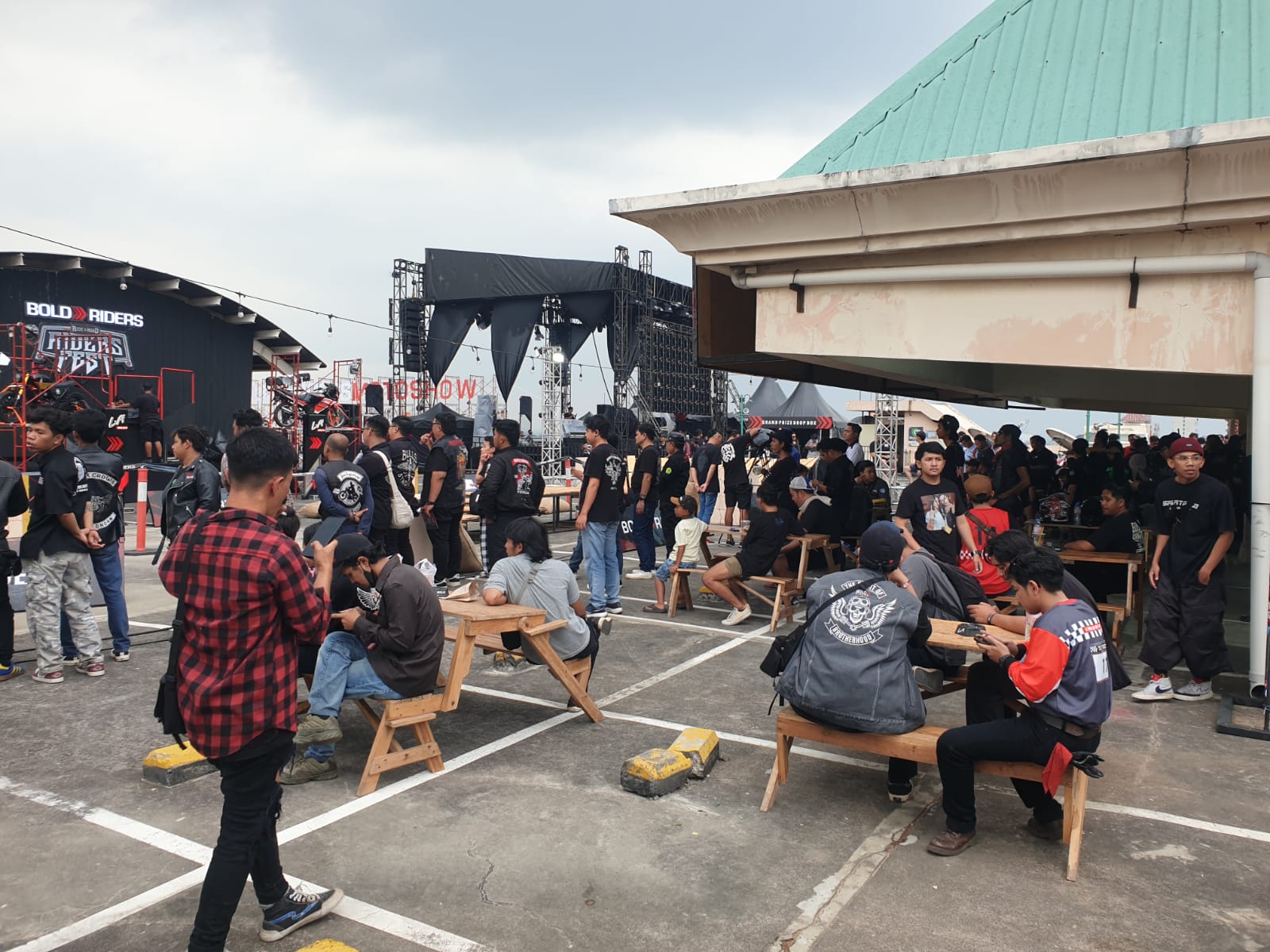 Kemeriahan A Thrill on The Top! Bold Riders Indonesia Festival Beraksi di Rooftop Solo Grand Mall.