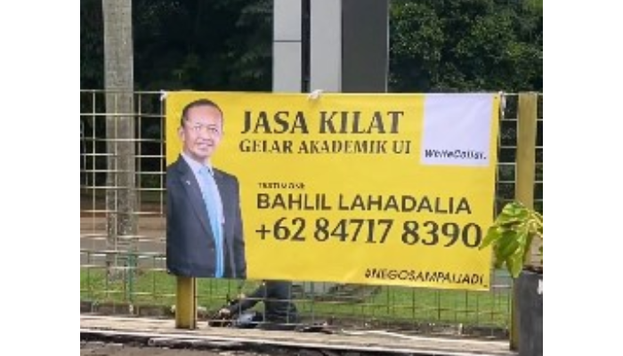 Spanduk jasa kilat mendapat gelar akademik UI dengan foto Bahlil Lahadalia viral di medsos.