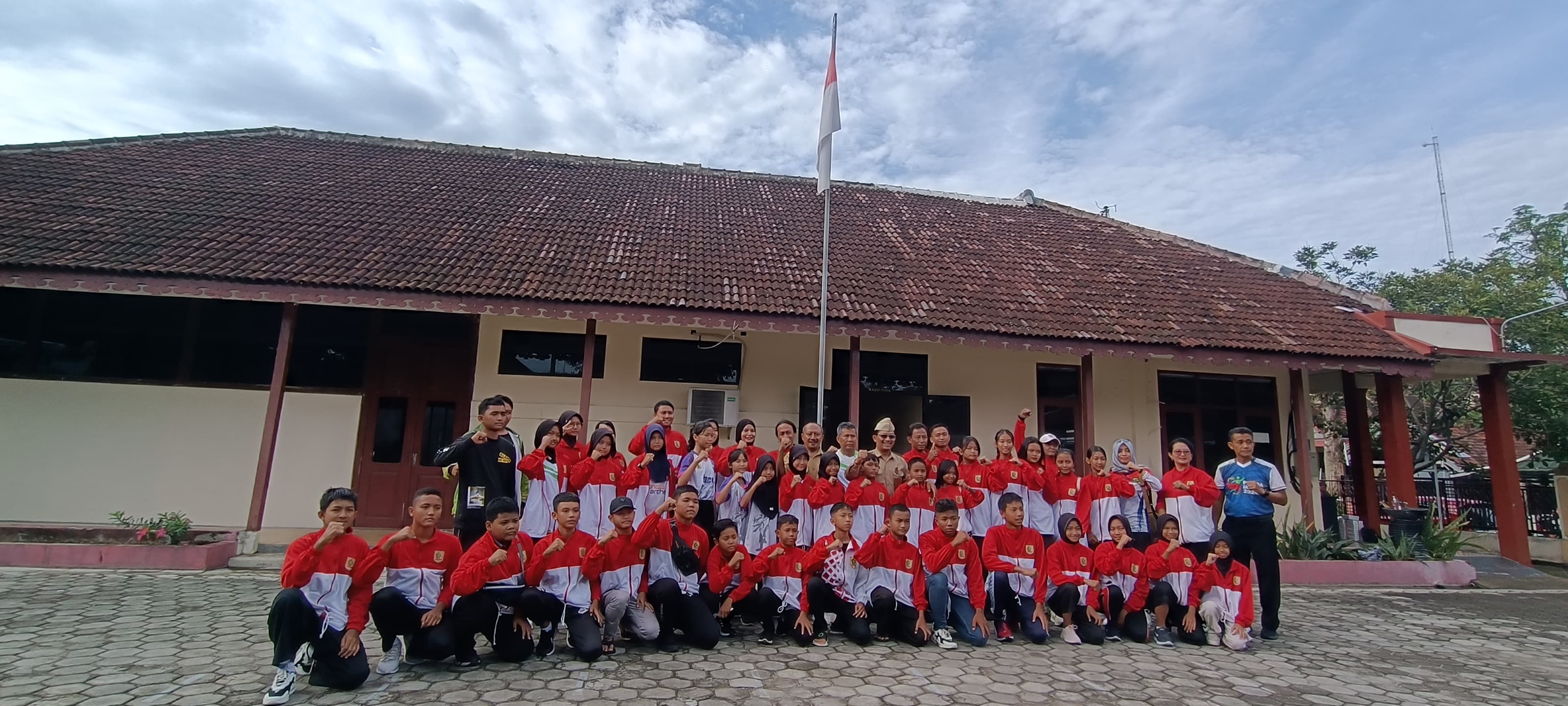 Kontingen atlet asal Wonogiri sebelum berangkat ke Semarang untuk mengikuti Popda SD/SMP Tingkat Provinsi Jateng 4-7 November 2024.