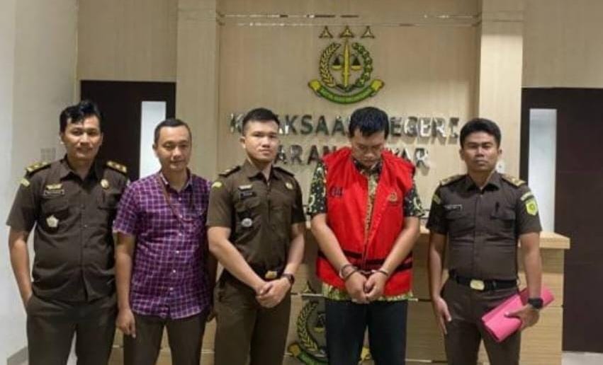 Kejari Karanganyar menangkap Camat Ngargoyoso nonaktif Wahyu Agus Pramono yang terjerat kasus gratifikasi korupsi pengelolaan BUMDes Berjo.