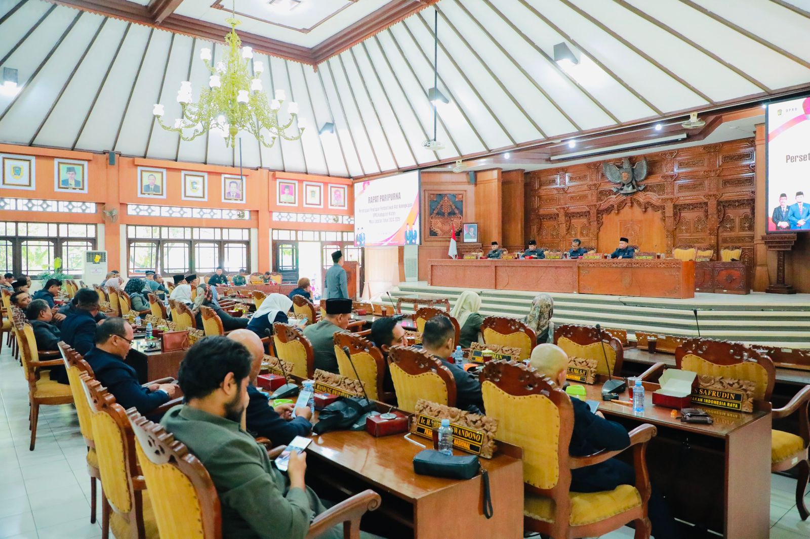 Rapat paripurna penetapan alat kelengkapan DPRD Klaten di Gedung Paripurna DPRD Klaten, Selasa (29/10/2024). (Dokumentasi DPRD Klaten)
