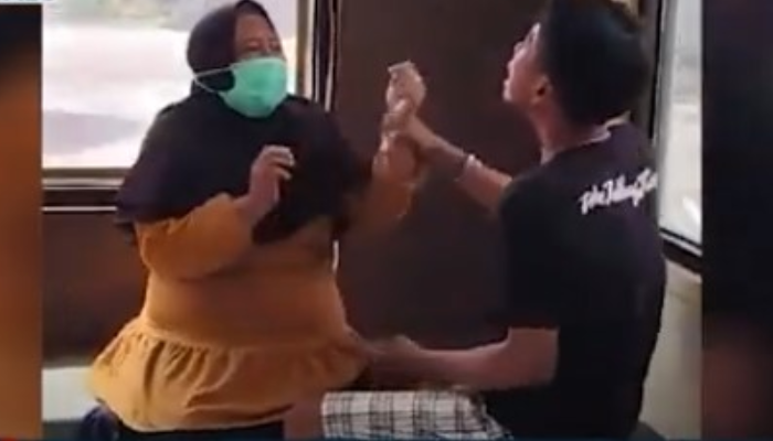 Potongan video viral remaja menangis histeris saat dilaporkan ibunya ke Polses Dungingi, Kota Gorontalo.