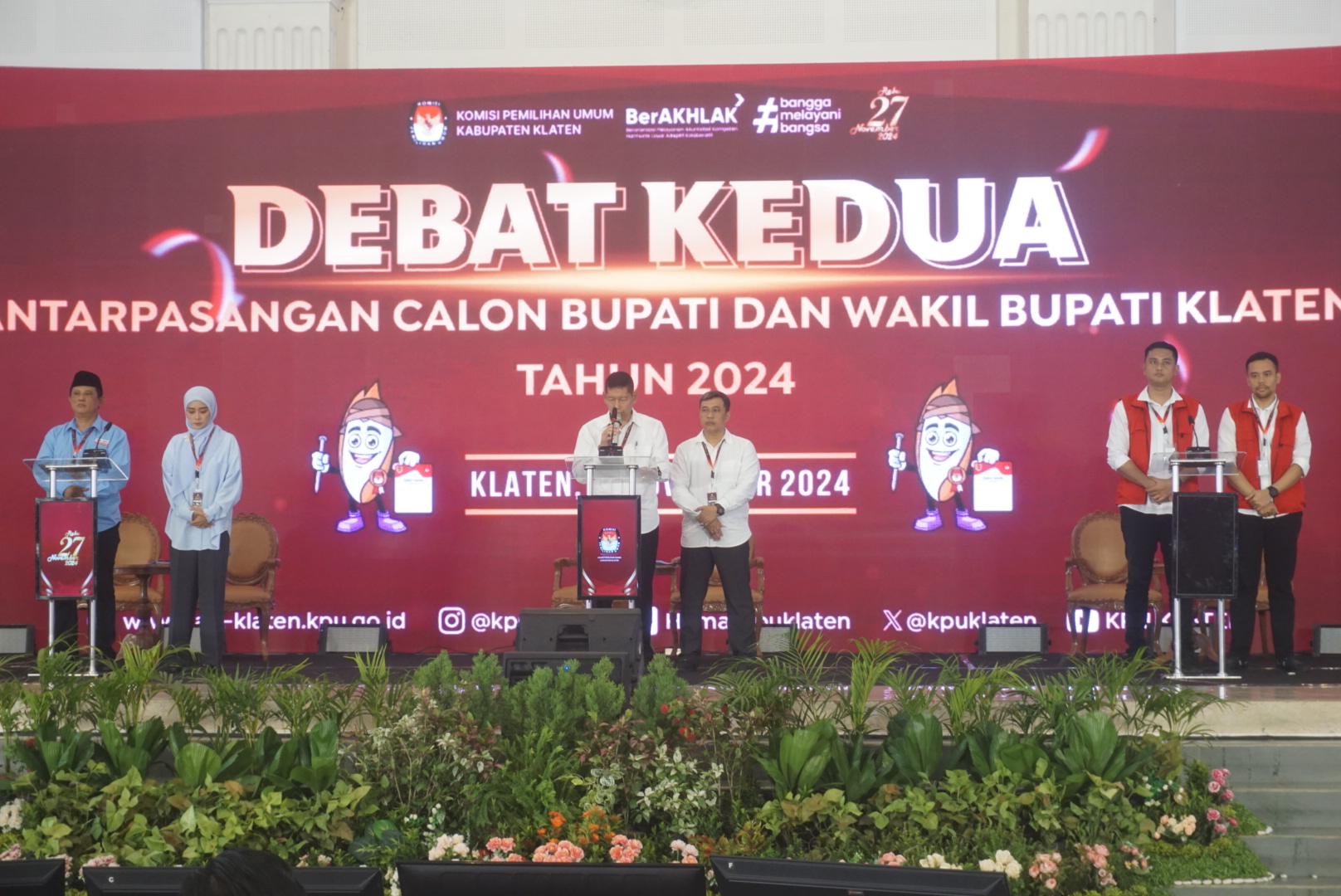 Debat Pilkada Klaten putaran kedua di Grha Bung Karno (GBK), Kelurahan Buntalan, Kecamatan Klaten Tengah, kemarin (10/11/2024). (Angga Purenda/Radar Solo)